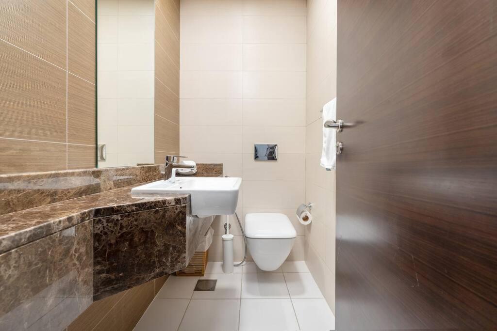 Cozy Studio In Sparkle Tower Jbr By Suiteable Dubai Exterior foto