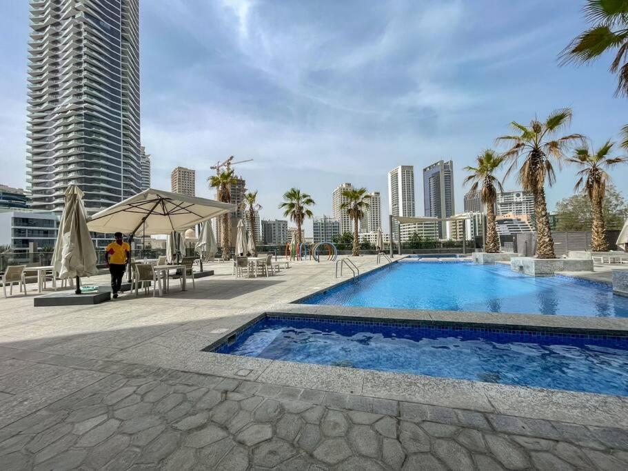 Cozy Studio In Sparkle Tower Jbr By Suiteable Dubai Exterior foto